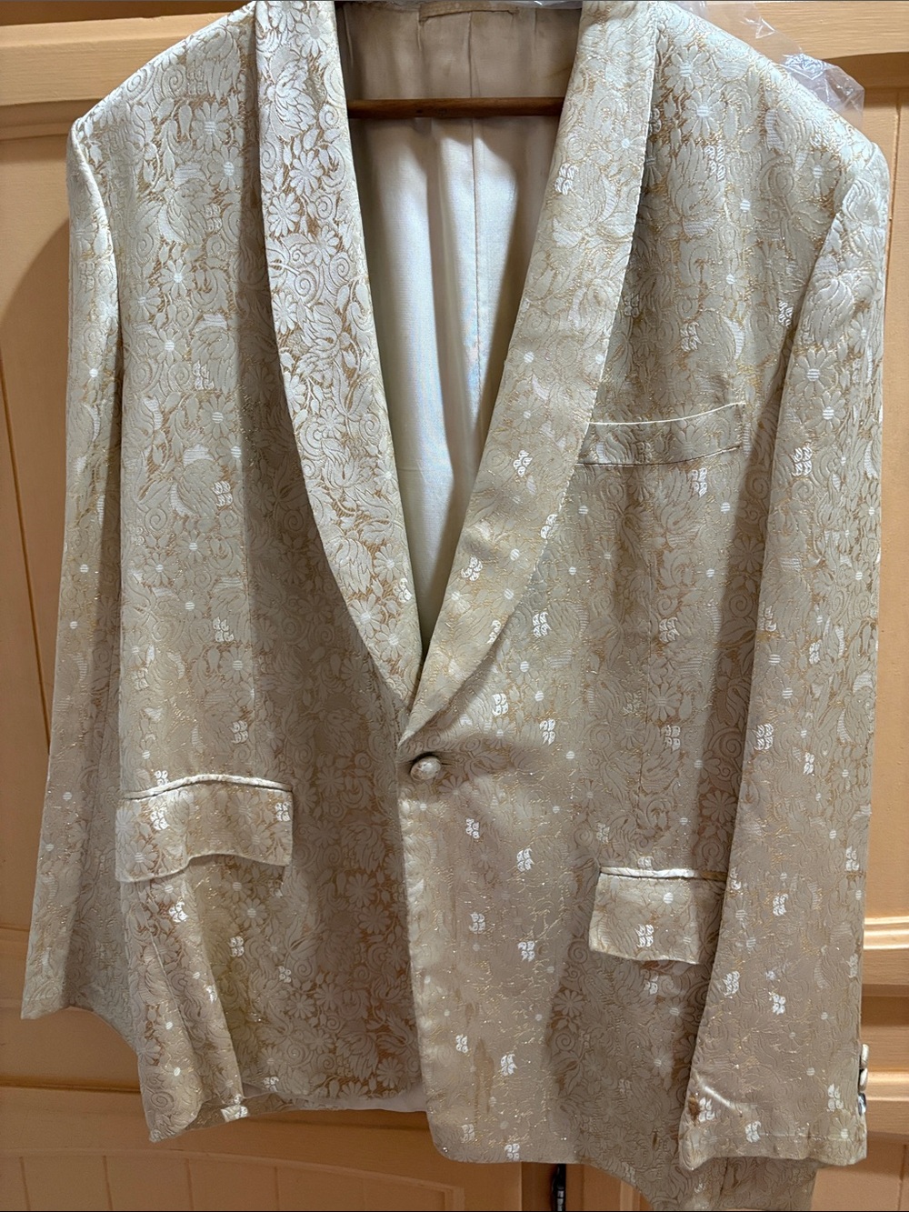 Men's Gold Floral Brocade Blazer - Elegant Single-Button Sport Coat